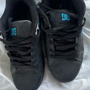 DC sneakers men’s size 7 black and blue